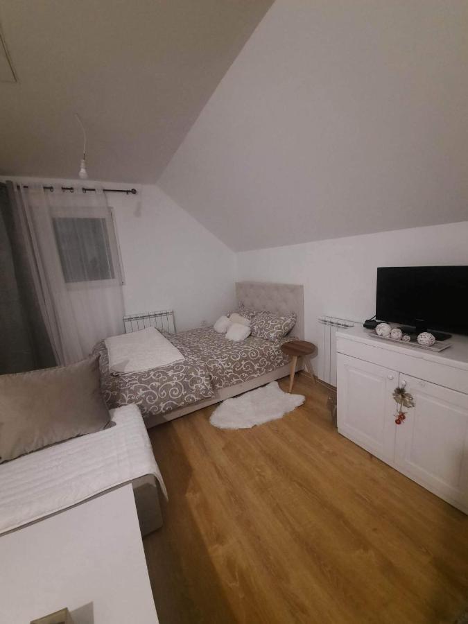 קולאסין Holiday Home Bozur מראה חיצוני תמונה